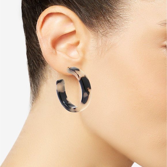 Zenzii Gold Tone Acetate Tortoise Hoop Earrings - Picture 2 of 6